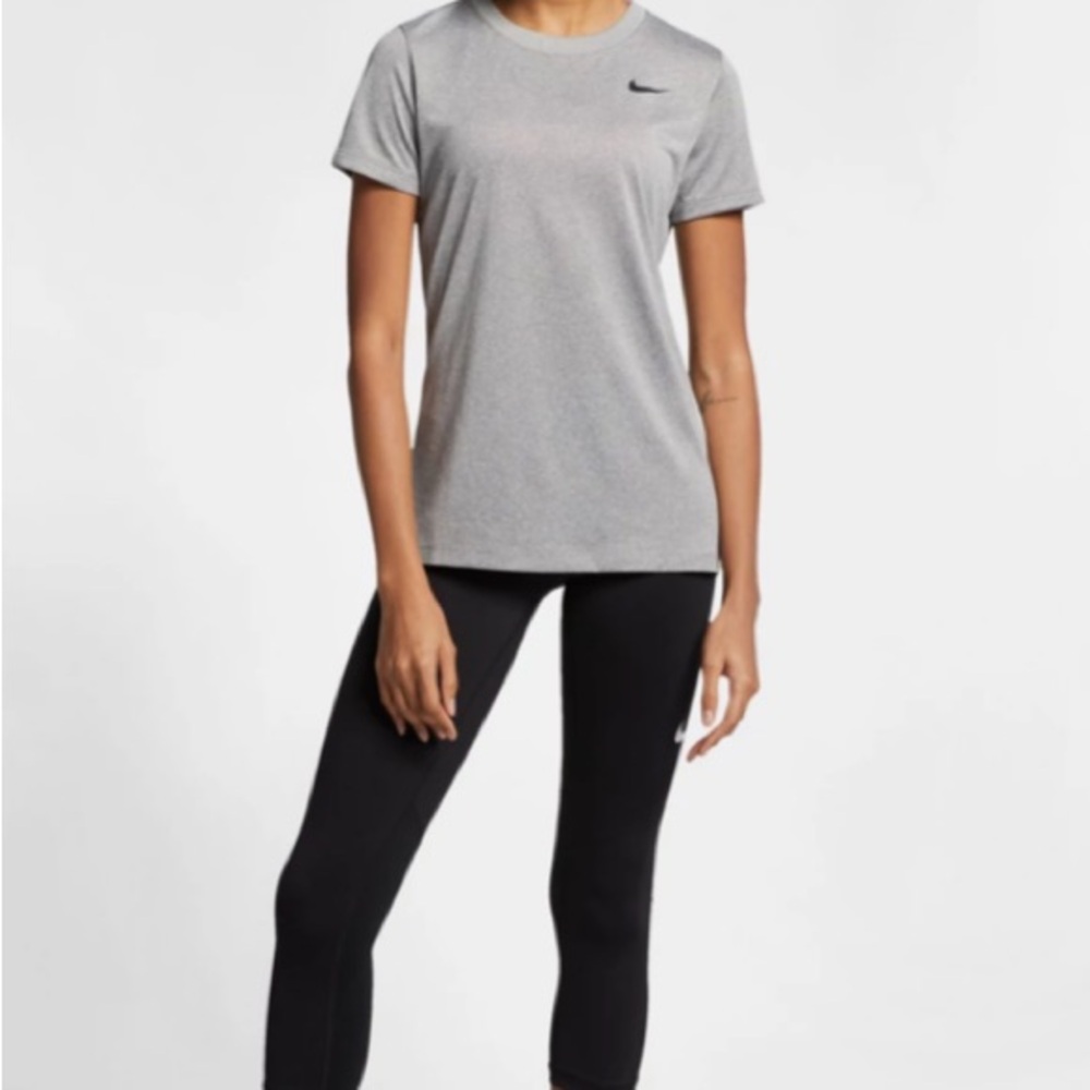 NWT XS (0-2) Nike Gray Fitted Short Sleeve Tee